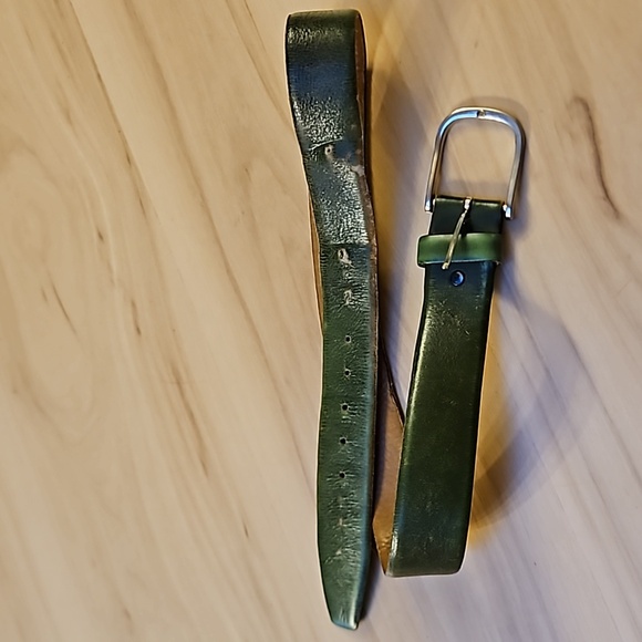 Heavily loved old green leather belt with lots of work wear and patina. - Picture 1 of 7
